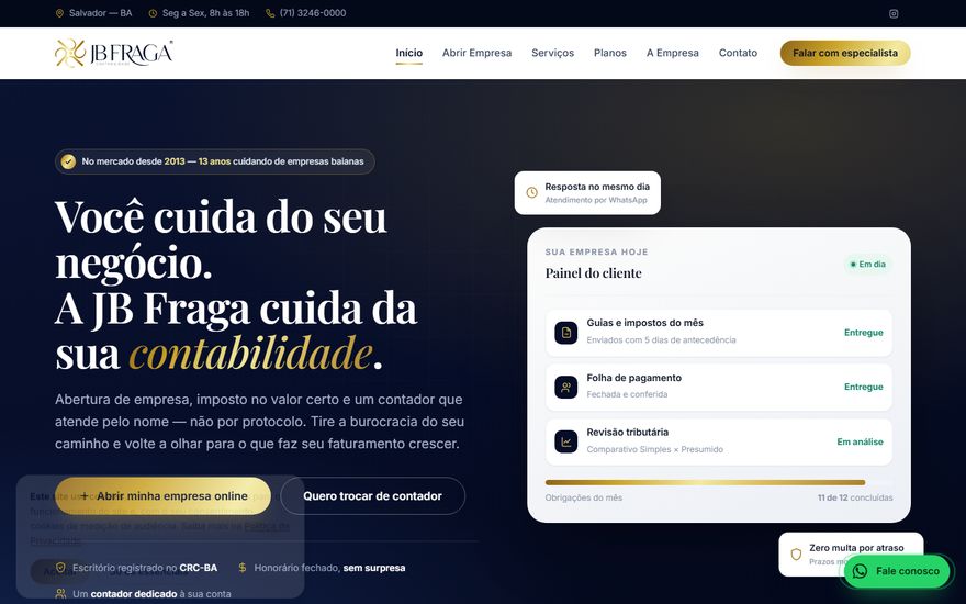 Primeira tela de uma Super Página feita pela Komunick, com fundo azul-escuro e um painel de acompanhamento ao lado do texto.
